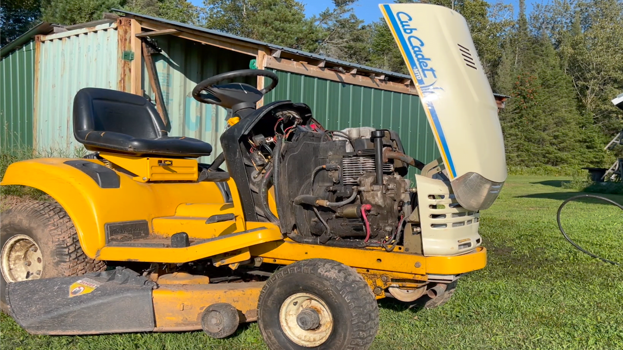 How to Clean a Riding Lawn Mower Gas Tank