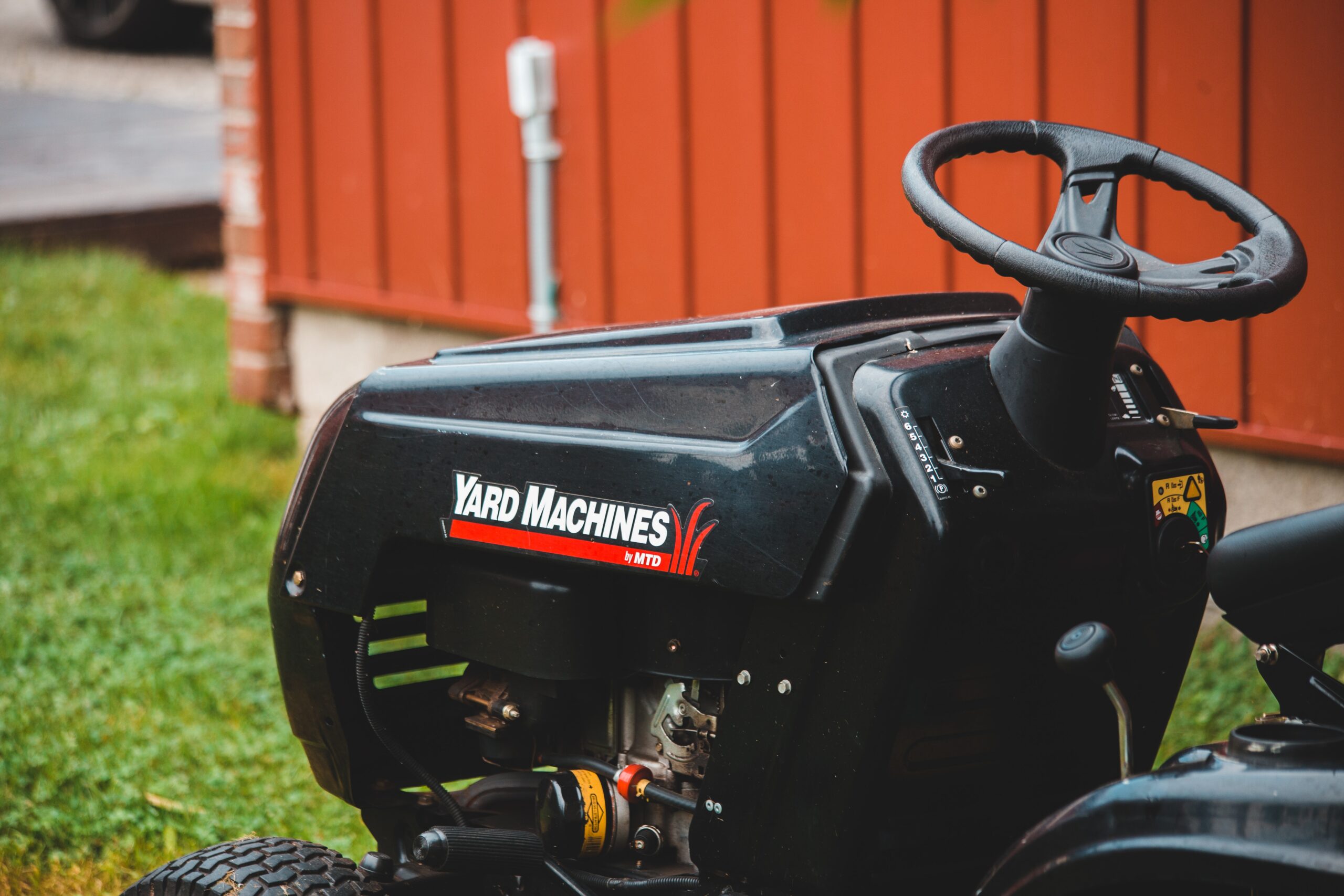 How to Clean a Riding Lawn Mower Engine